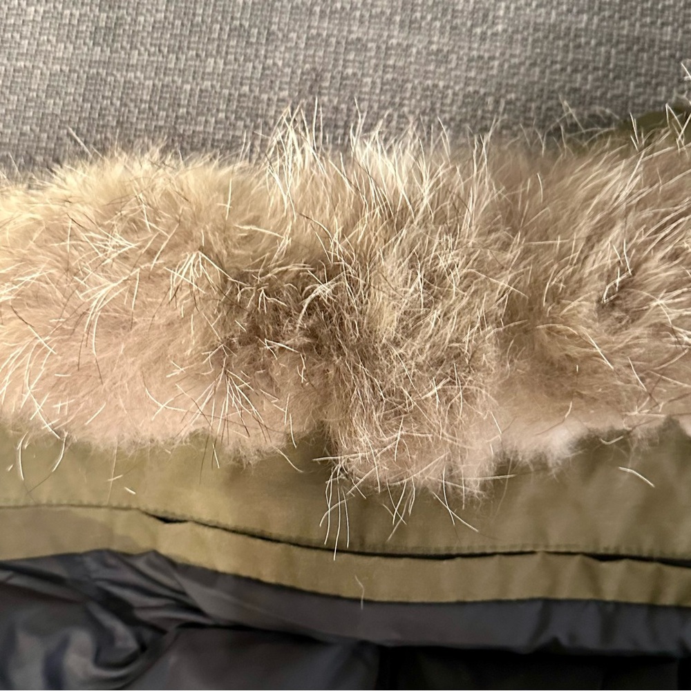COPY - Canada Goose Montebello Thermal 625-Fill Power White Duck Down Filled Fu… - Picture 5 of 11